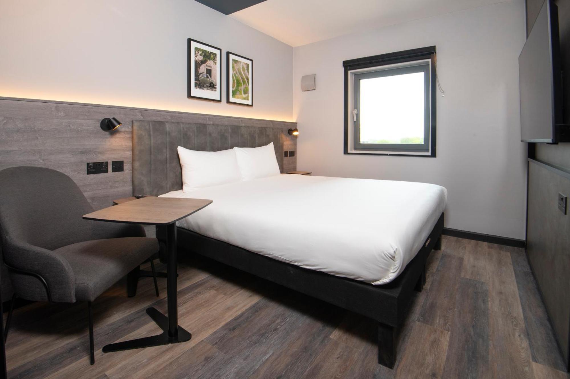 מלון קרואולי Ibis Styles London Gatwick Airport מראה חיצוני תמונה