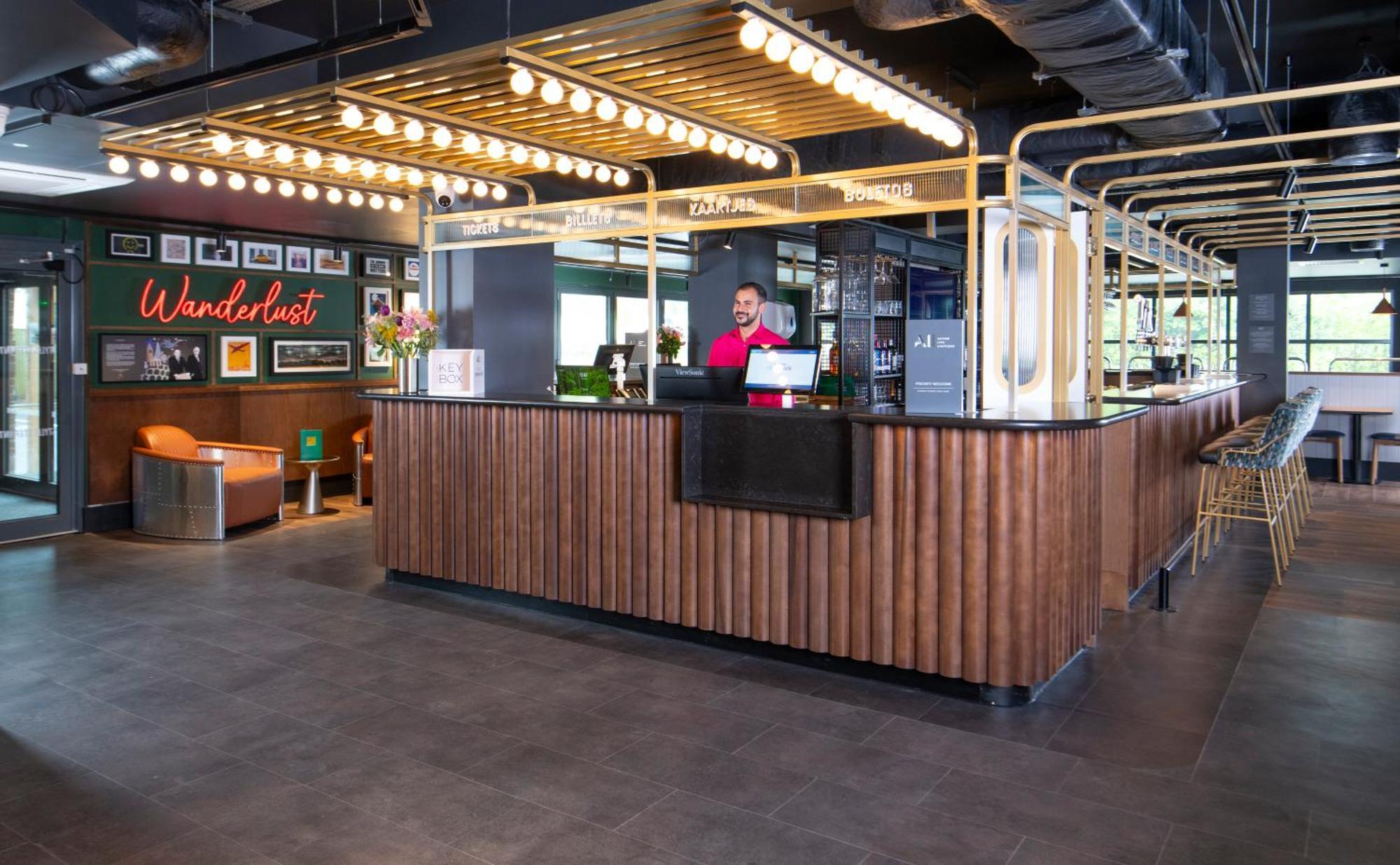 מלון קרואולי Ibis Styles London Gatwick Airport מראה חיצוני תמונה