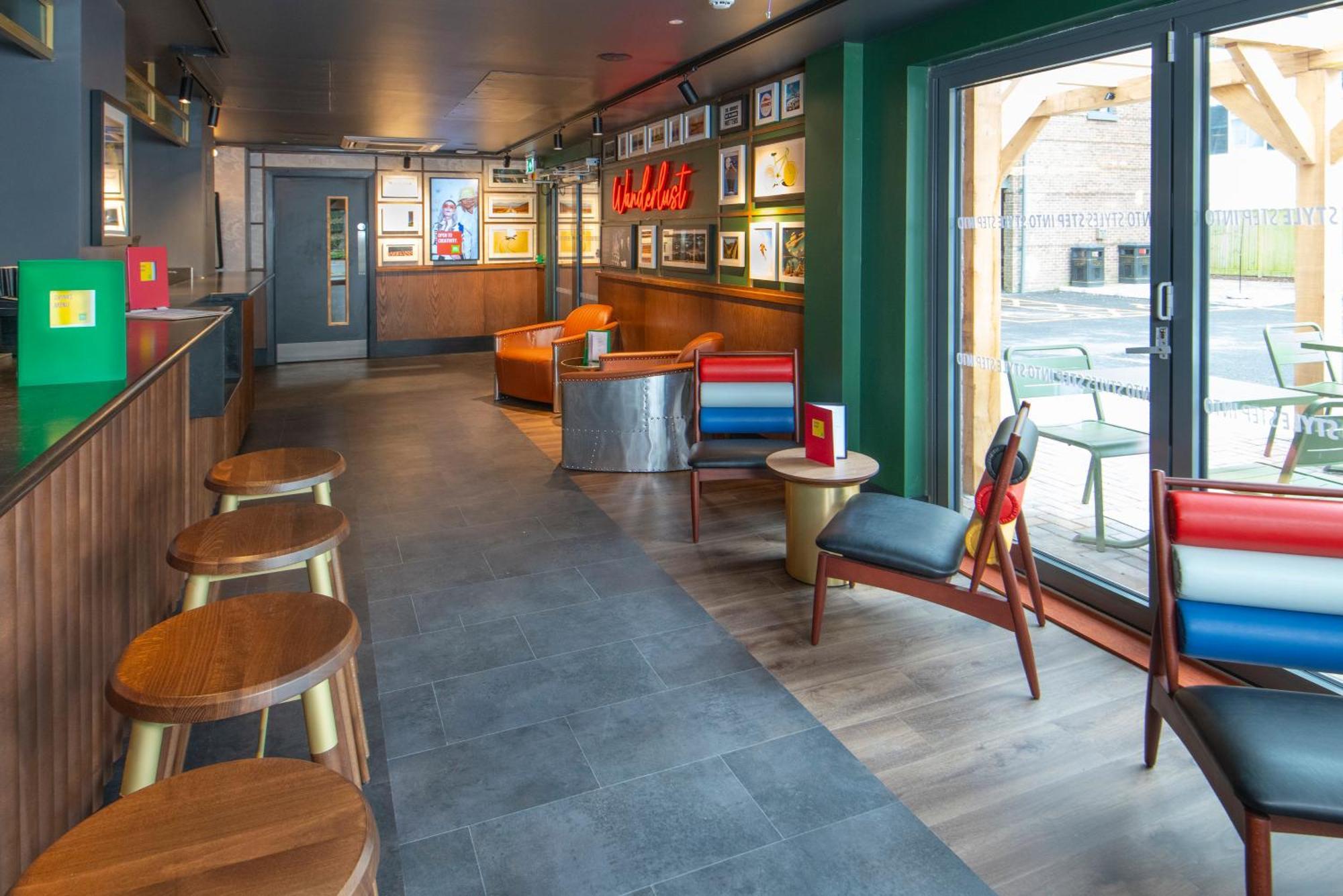 מלון קרואולי Ibis Styles London Gatwick Airport מראה חיצוני תמונה