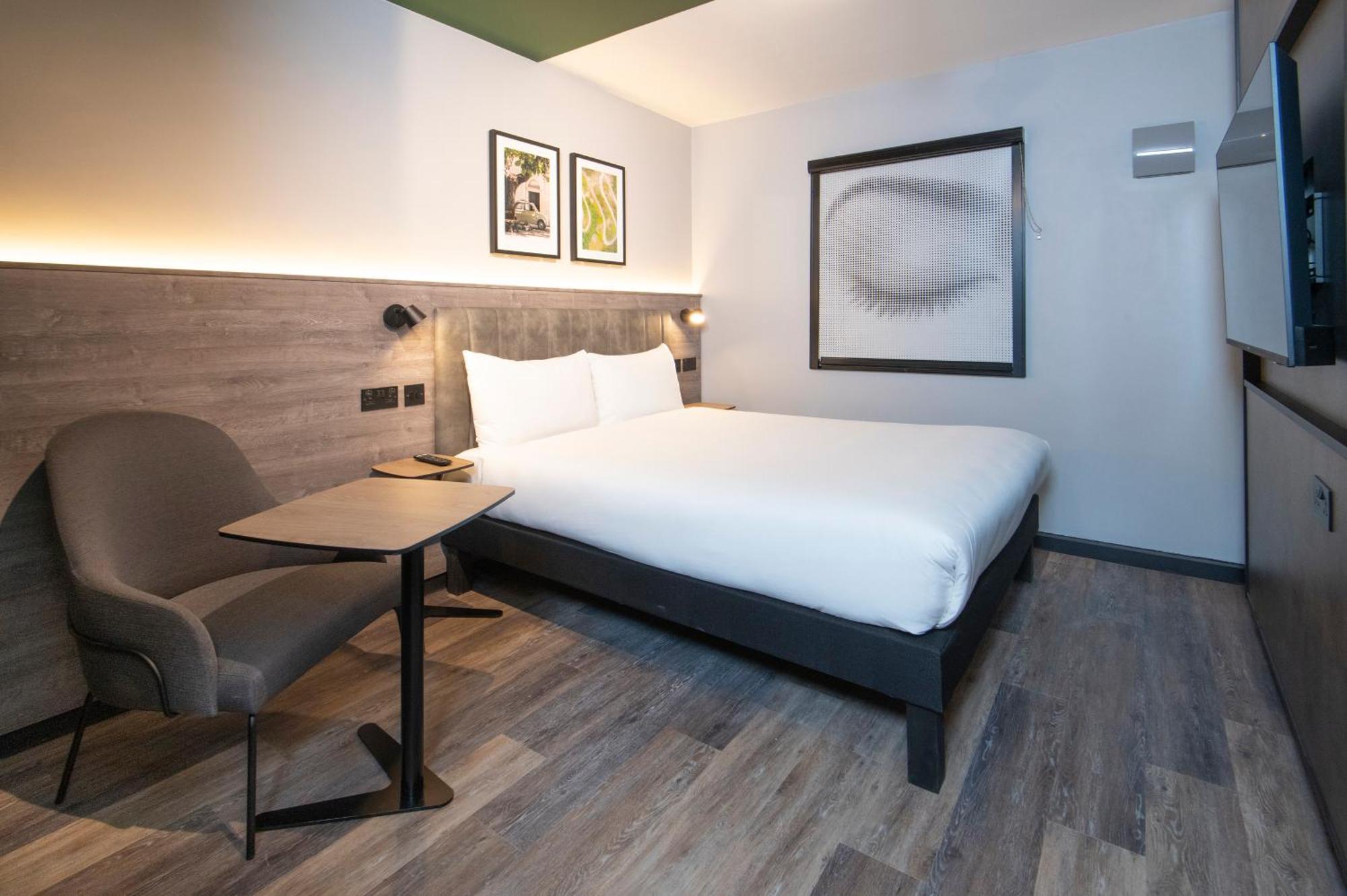 מלון קרואולי Ibis Styles London Gatwick Airport מראה חיצוני תמונה