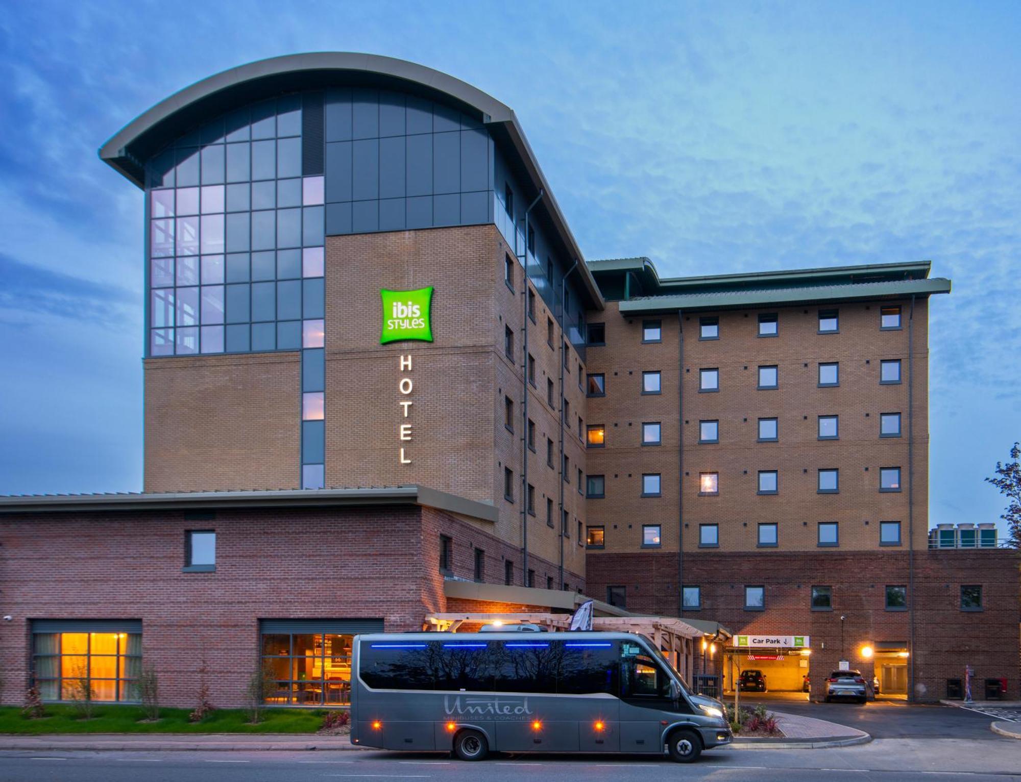 מלון קרואולי Ibis Styles London Gatwick Airport מראה חיצוני תמונה