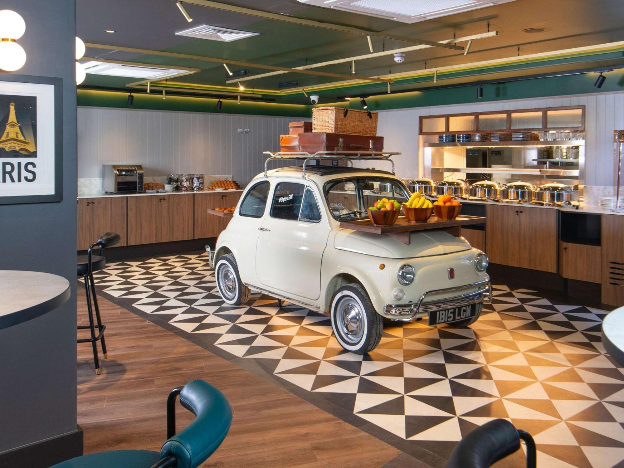 מלון קרואולי Ibis Styles London Gatwick Airport מראה חיצוני תמונה
