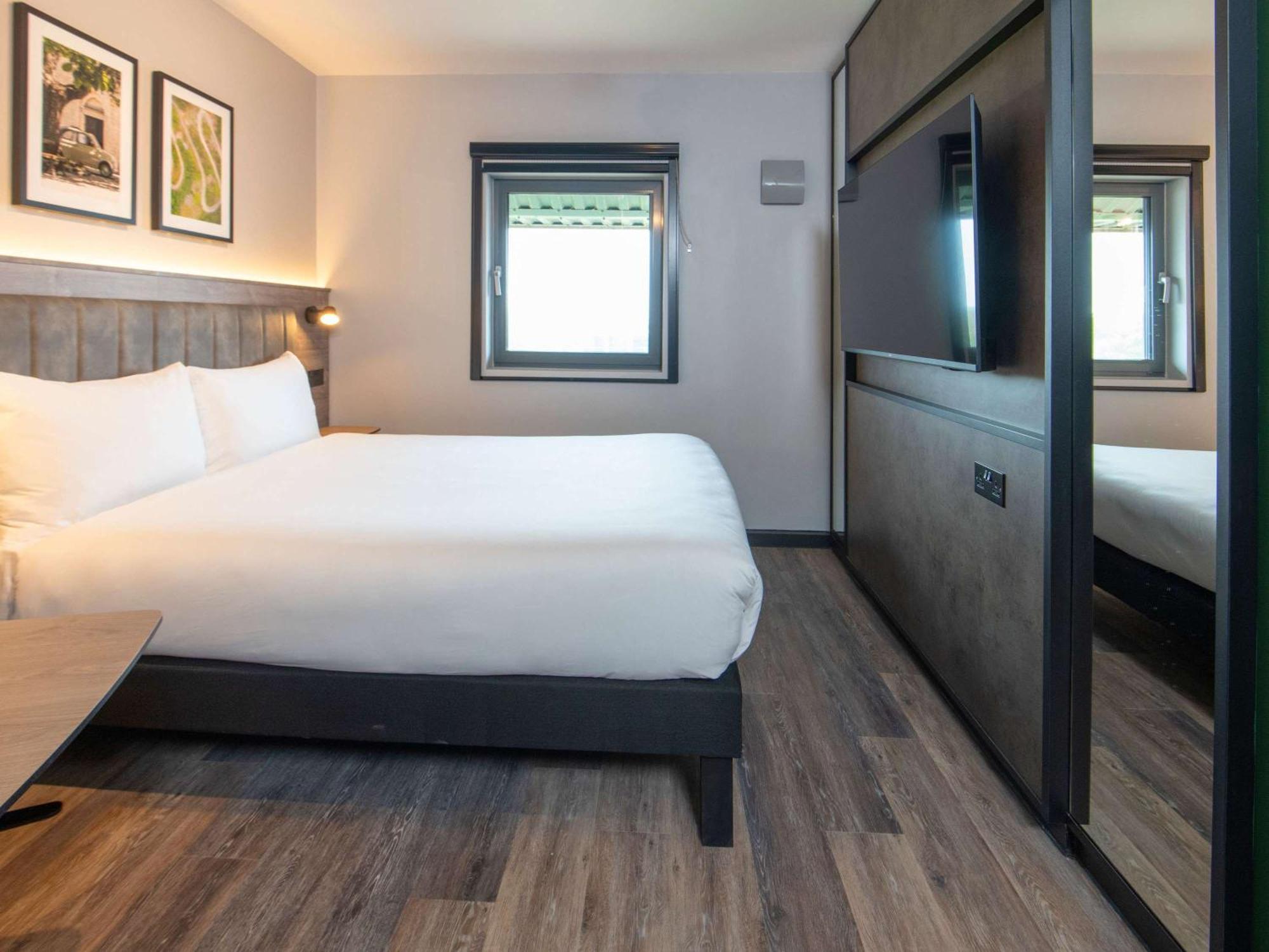 מלון קרואולי Ibis Styles London Gatwick Airport מראה חיצוני תמונה