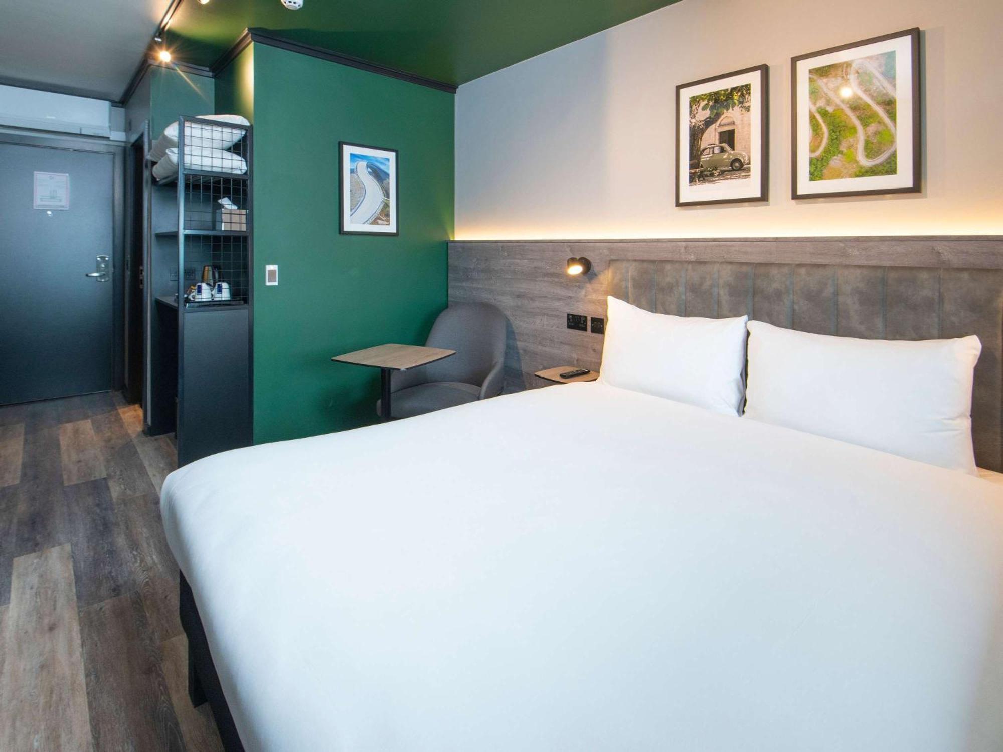 מלון קרואולי Ibis Styles London Gatwick Airport מראה חיצוני תמונה