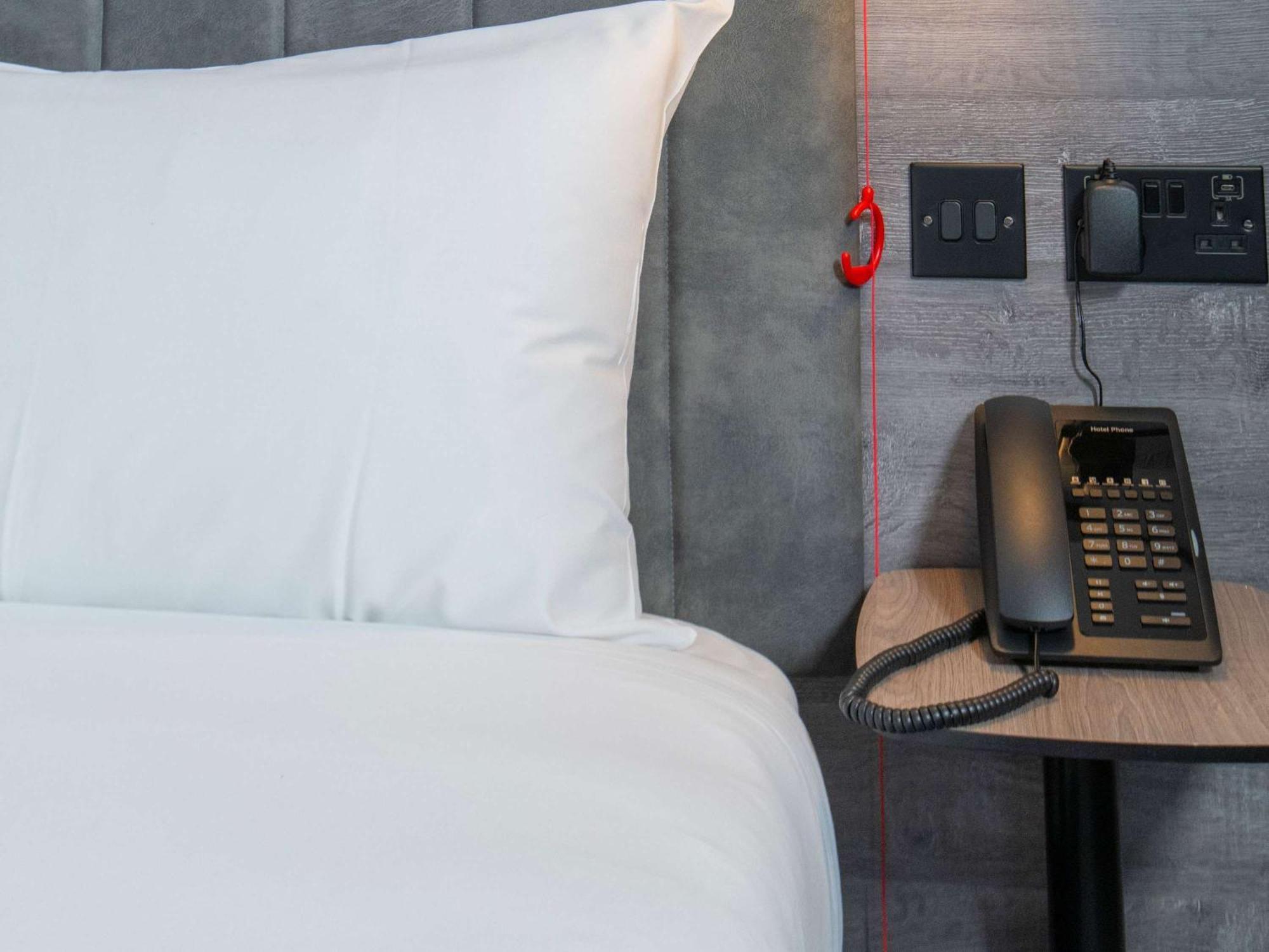 מלון קרואולי Ibis Styles London Gatwick Airport מראה חיצוני תמונה
