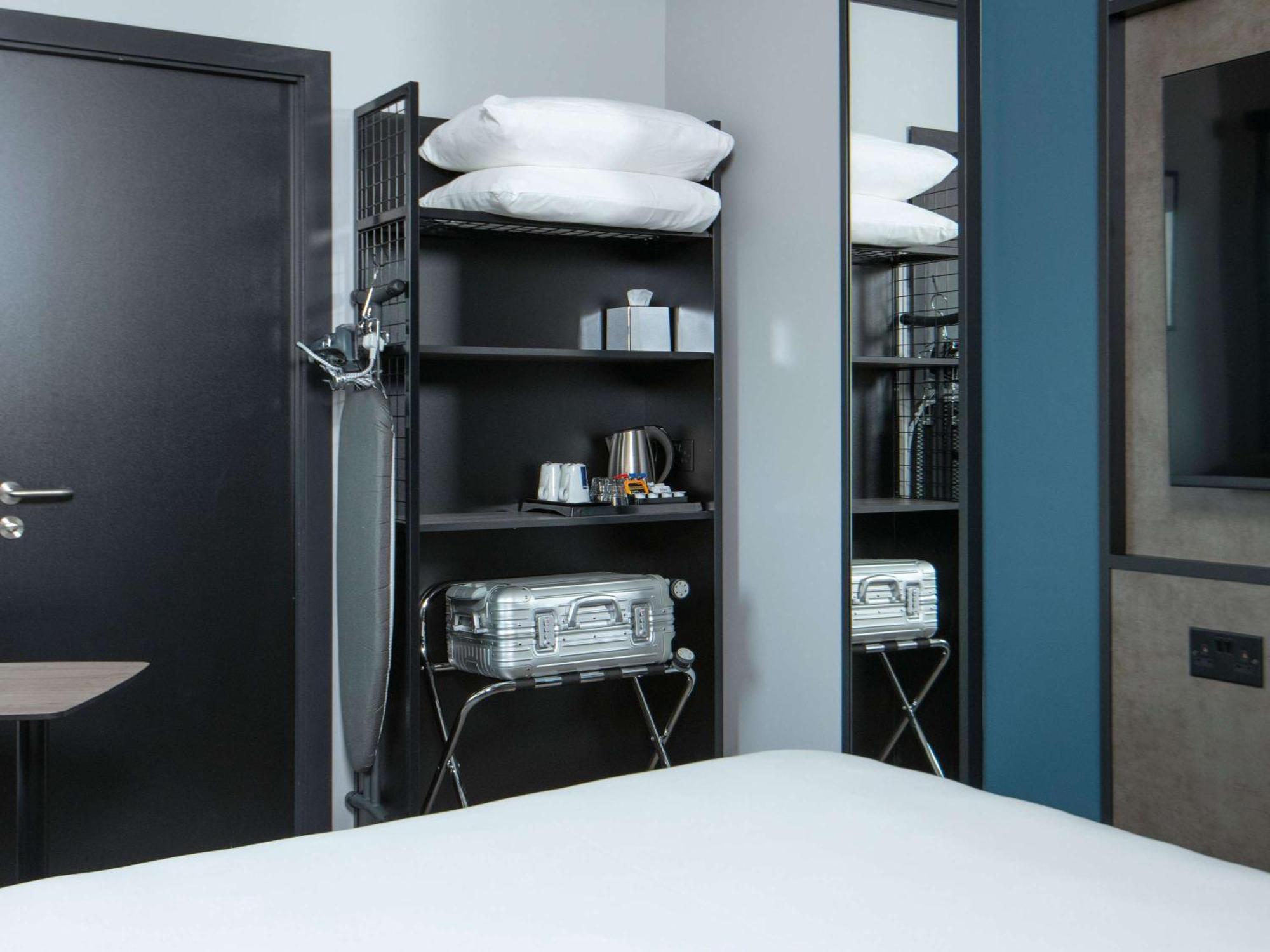 מלון קרואולי Ibis Styles London Gatwick Airport מראה חיצוני תמונה