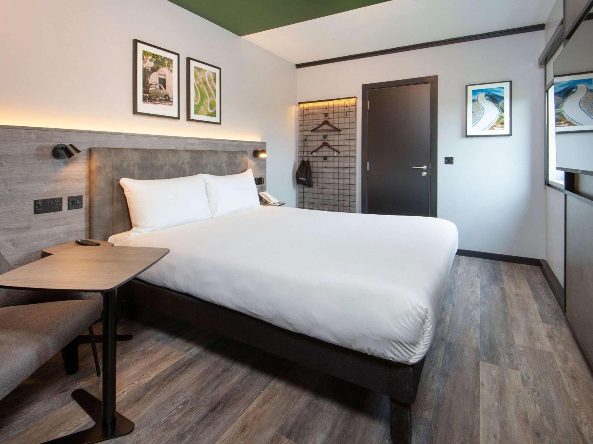 מלון קרואולי Ibis Styles London Gatwick Airport מראה חיצוני תמונה