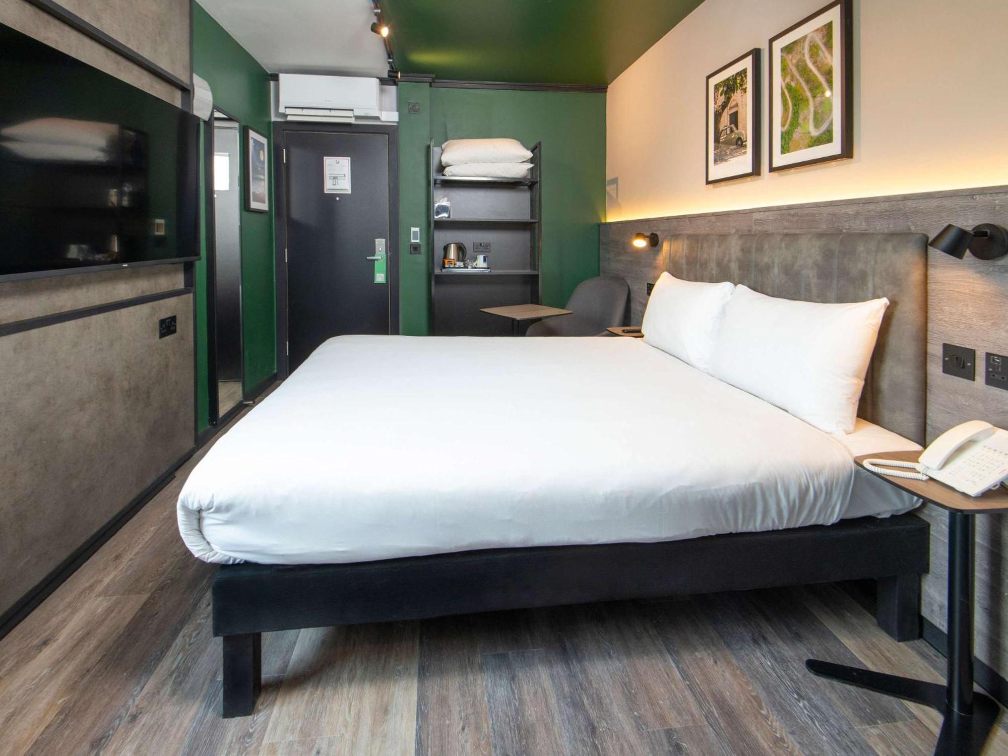 מלון קרואולי Ibis Styles London Gatwick Airport מראה חיצוני תמונה