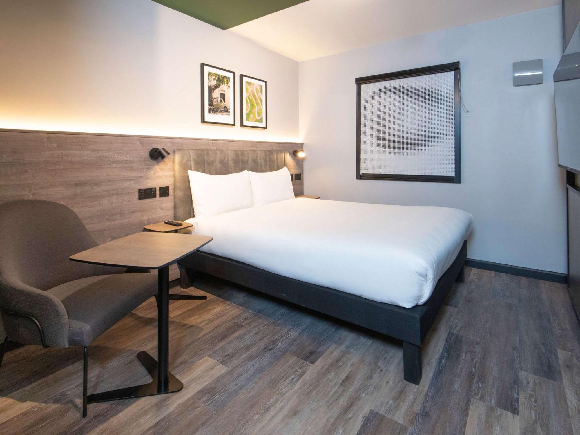 מלון קרואולי Ibis Styles London Gatwick Airport מראה חיצוני תמונה