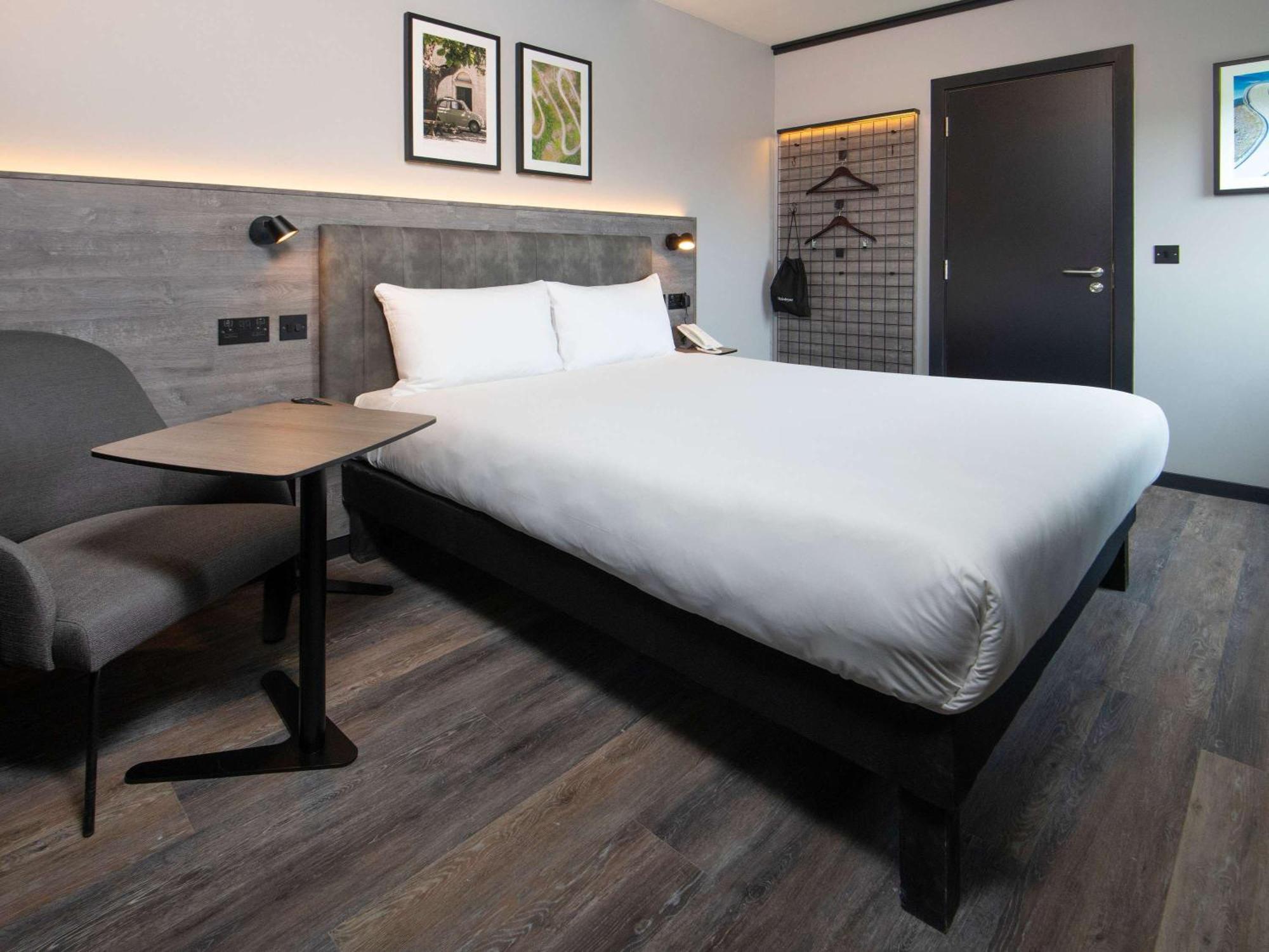 מלון קרואולי Ibis Styles London Gatwick Airport מראה חיצוני תמונה