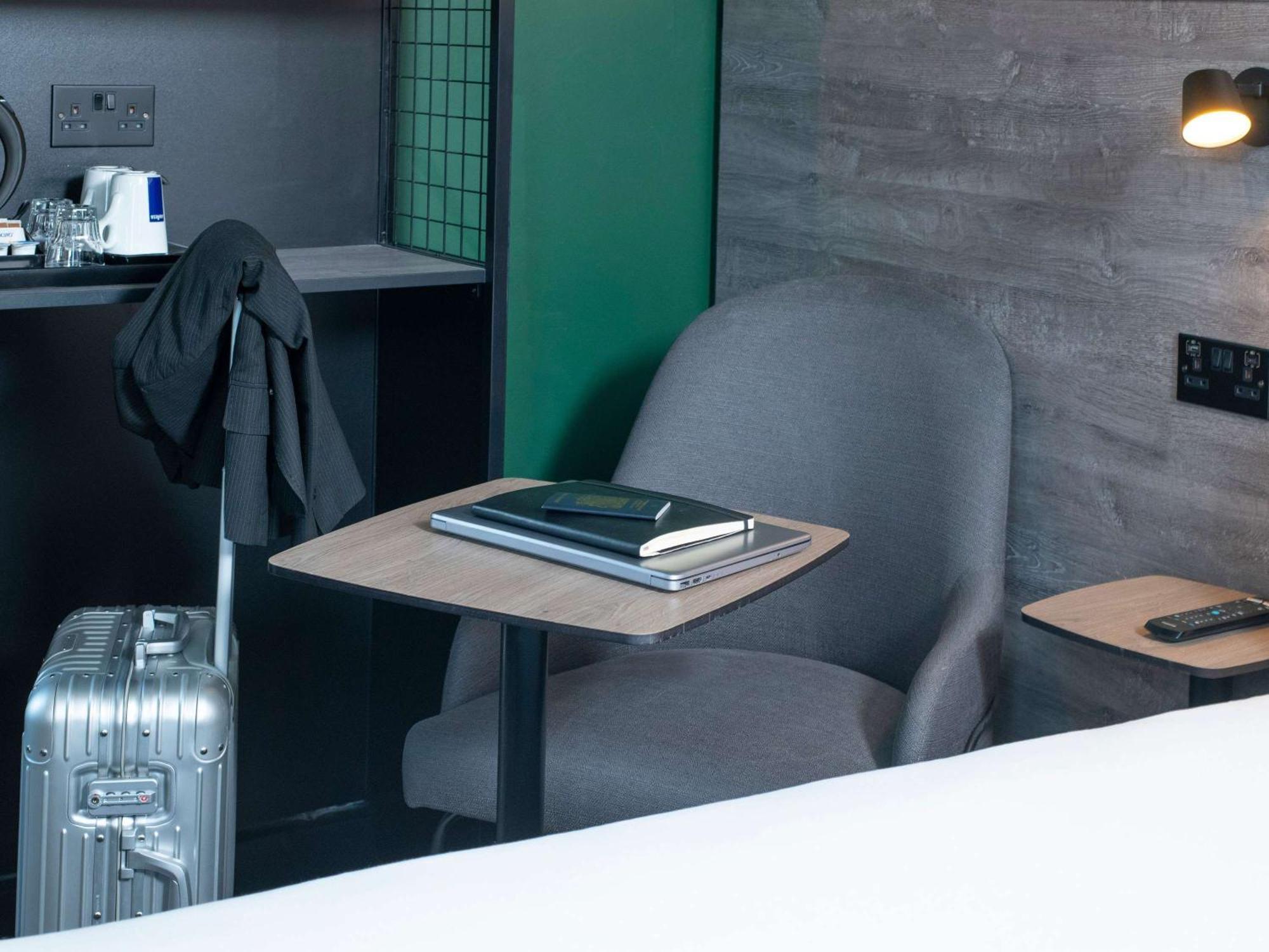 מלון קרואולי Ibis Styles London Gatwick Airport מראה חיצוני תמונה