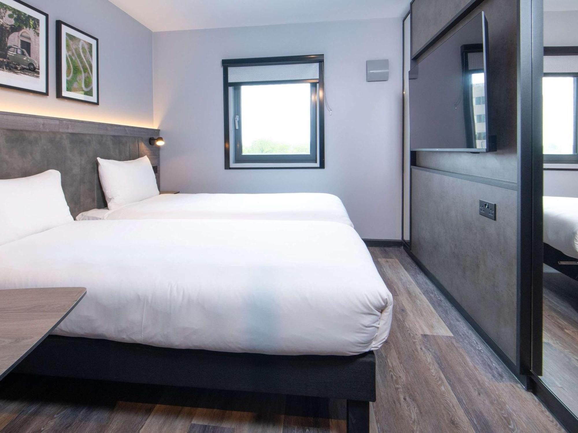 מלון קרואולי Ibis Styles London Gatwick Airport מראה חיצוני תמונה