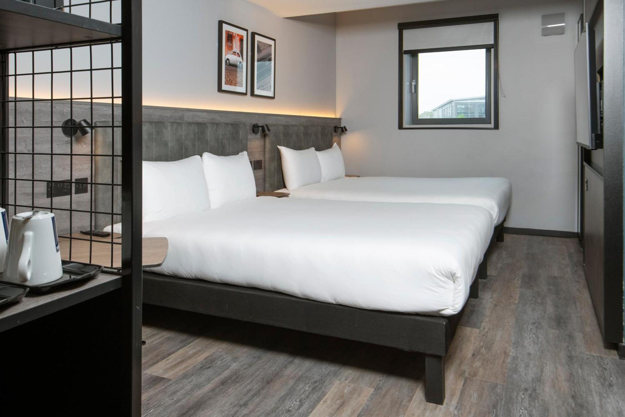 מלון קרואולי Ibis Styles London Gatwick Airport מראה חיצוני תמונה