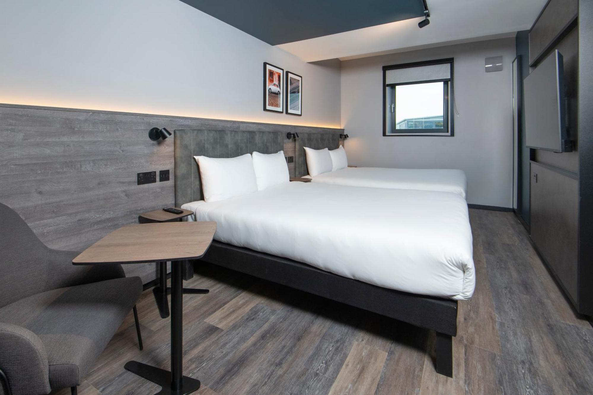 מלון קרואולי Ibis Styles London Gatwick Airport מראה חיצוני תמונה