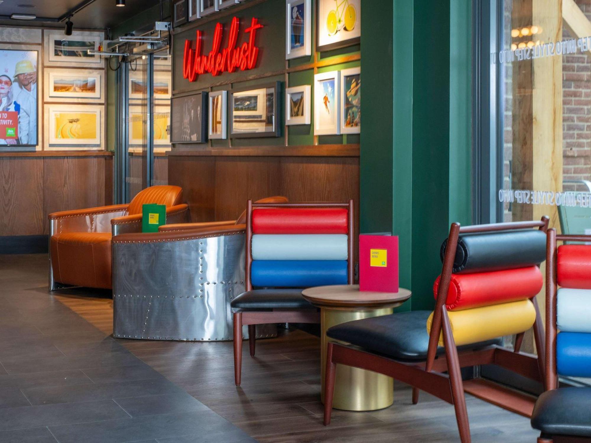 מלון קרואולי Ibis Styles London Gatwick Airport מראה חיצוני תמונה