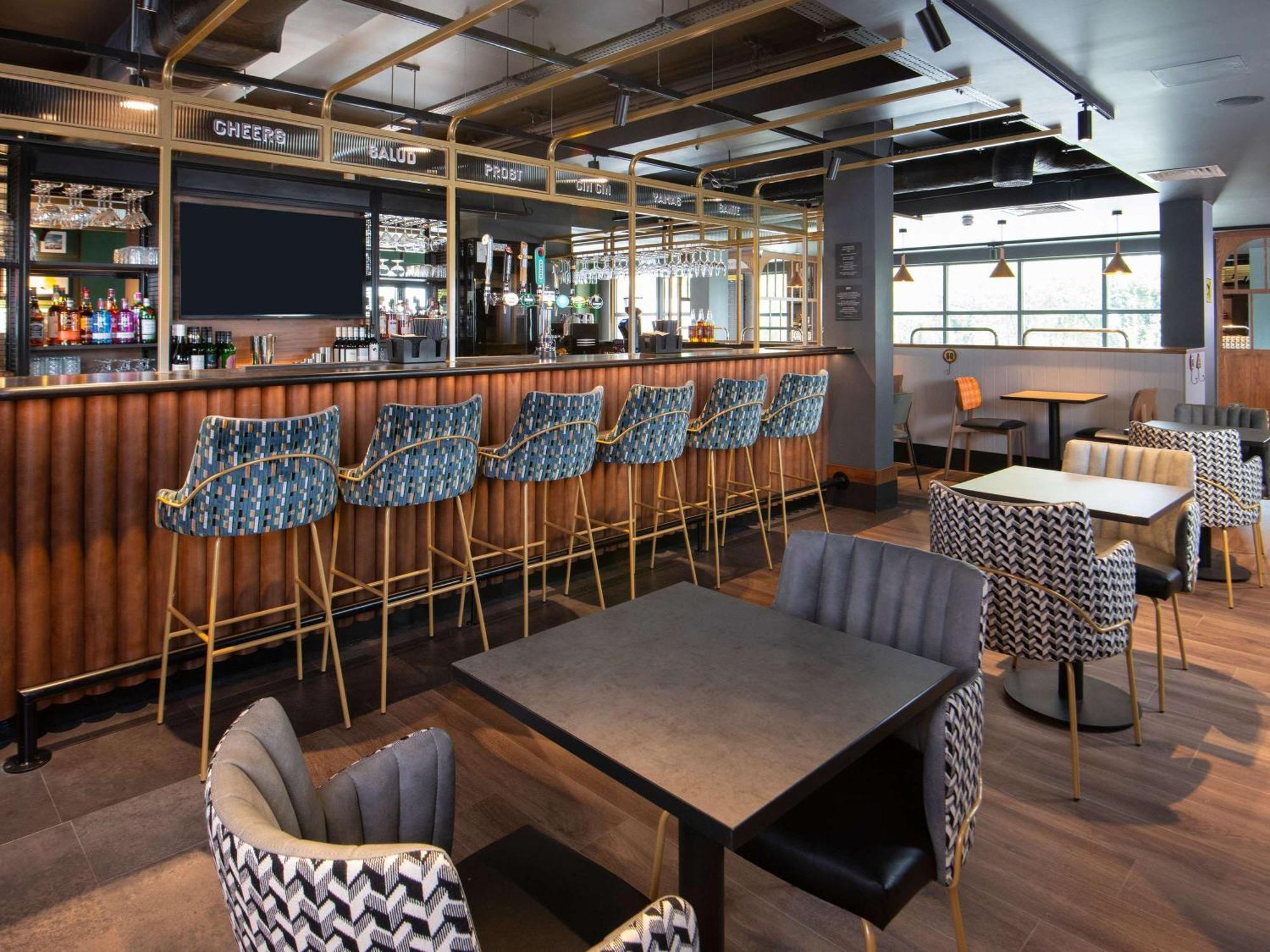 מלון קרואולי Ibis Styles London Gatwick Airport מראה חיצוני תמונה