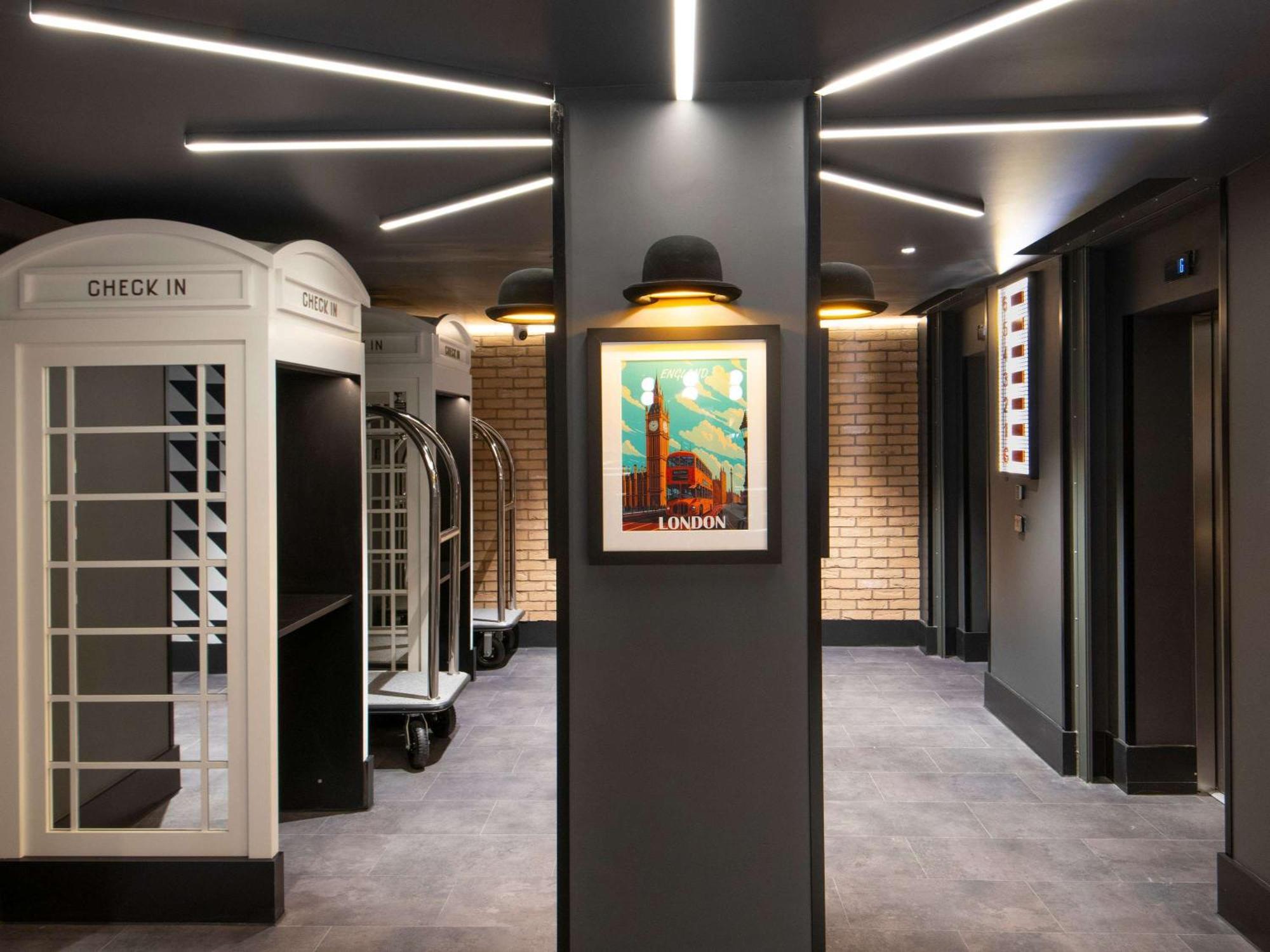 מלון קרואולי Ibis Styles London Gatwick Airport מראה חיצוני תמונה