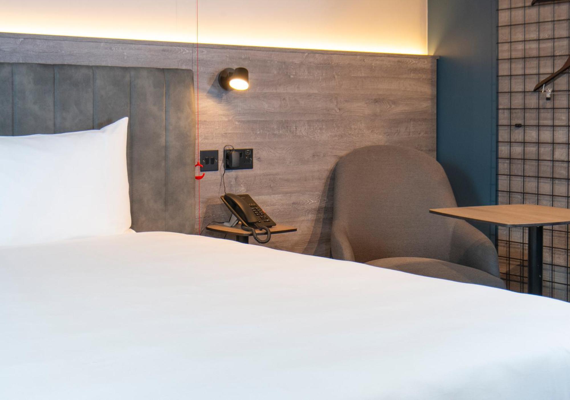 מלון קרואולי Ibis Styles London Gatwick Airport מראה חיצוני תמונה