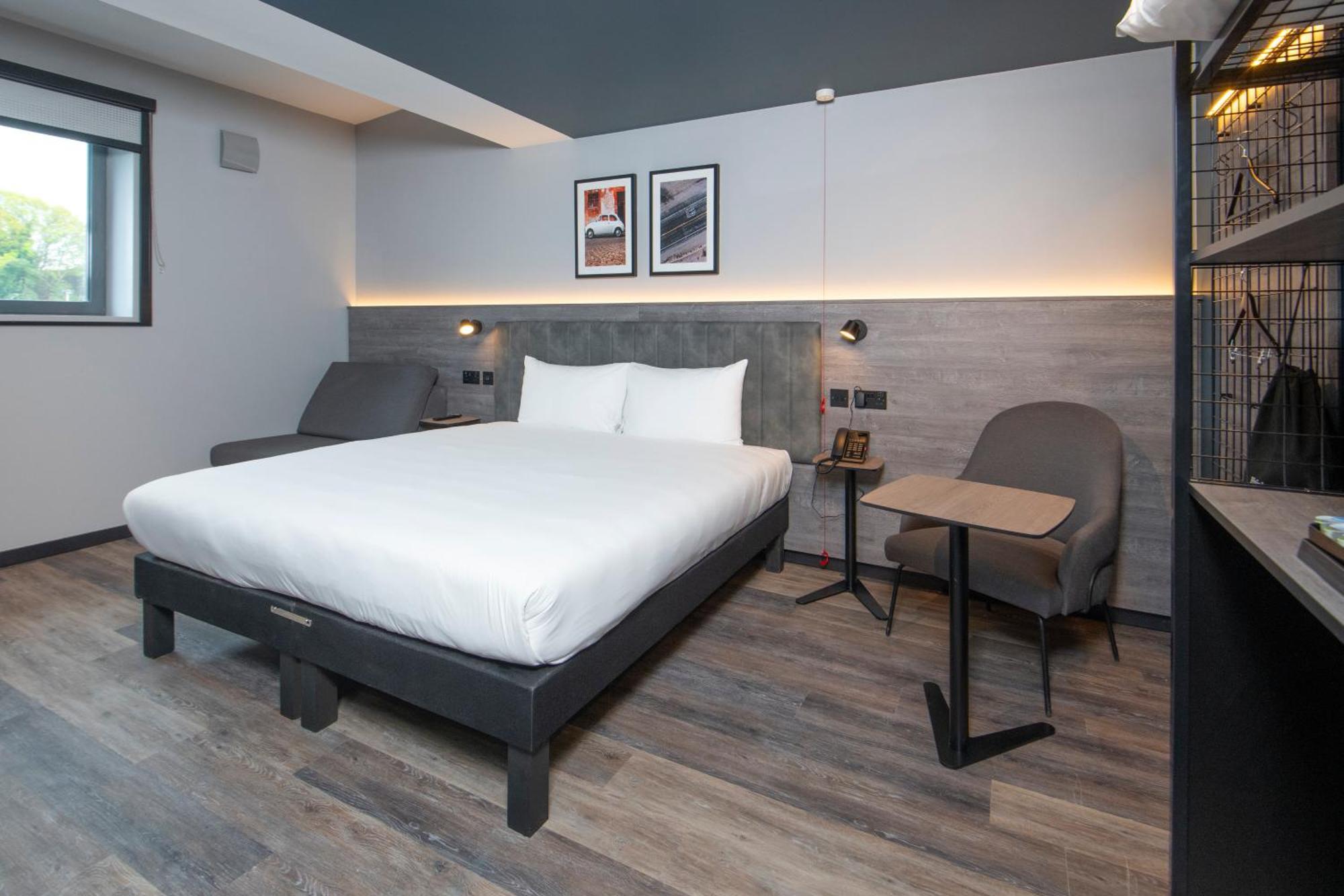 מלון קרואולי Ibis Styles London Gatwick Airport מראה חיצוני תמונה